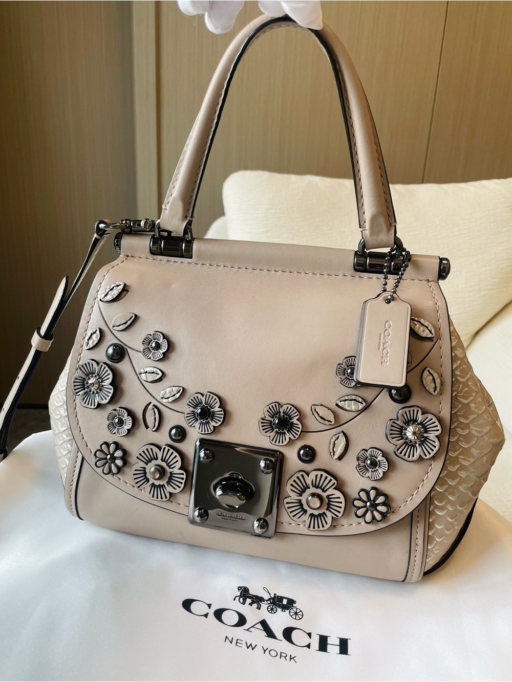 Coach Restored Drifter Tea Rose Beige Floral Appliqué Leather Bag snakeskin vers